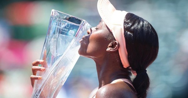 La Nación / Stephens festeja en Miami ante Ostapenko