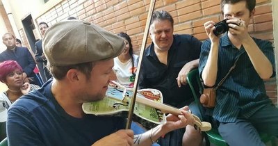 La Nación / Orquesta de Cateura recibió visita de Gorillaz