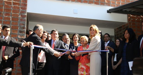 La Nación / Presidente destaca el desempeño de mujeres