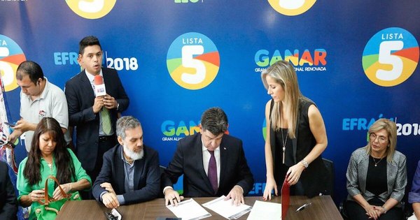 La Nación / Alegre presentó decretos que firmará, si llega a la Presidencia