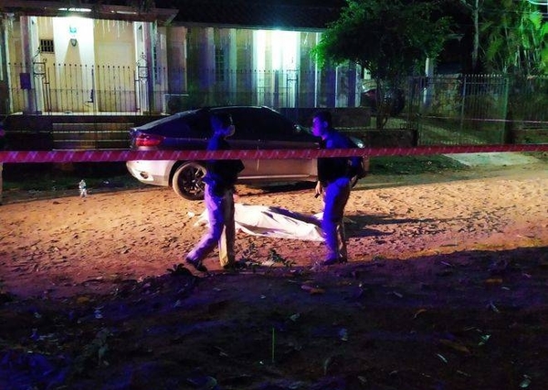 HOY / Mataron a hombre frente a casa de sus suegros, ellos cerraron puertas a la Policía