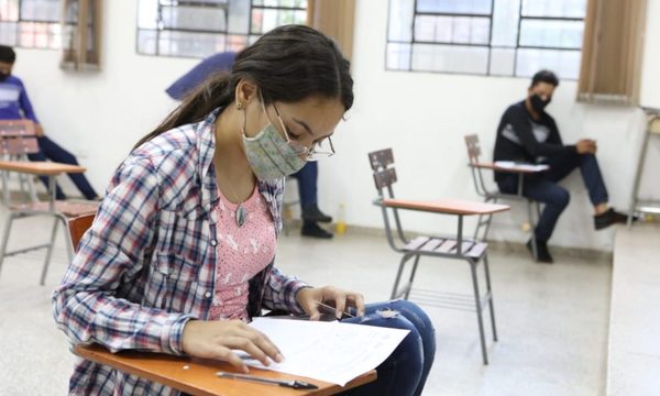 Solo el 37% de los postulantes pasaron el examen de becas de la Itaipú