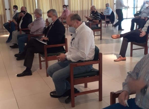 Gremios escucharon a Villamayor y no hallaron "nada fuera de lugar" en su versión sobre polémico acuerdo
