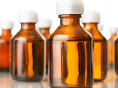 Médico alerta peligrosidad del dióxido de cloro para tratar Covid