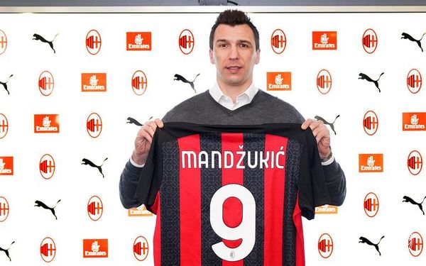 El Milan oficializó la llegada de Mario Mandzuki - Fútbol - ABC Color