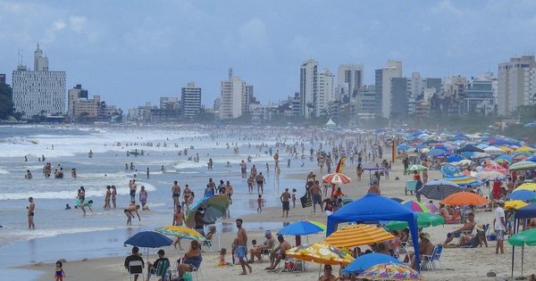 La Nación / Sequera: “El que no se cuida en las playas de Brasil es el mismo que no se cuida acá”