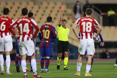 Dos juegos de sanción para Lionel Messi