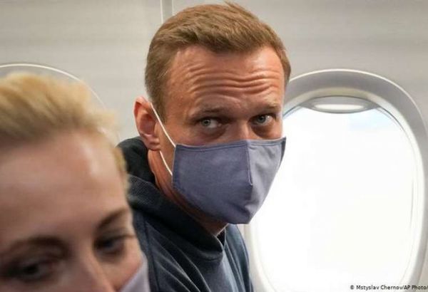 Navalny, aislado en una celda de cuarentena, será juzgado el miércoles por difamación