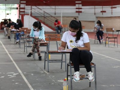 923 de 4.500 postulantes superan primera etapa para becas de Itaipú