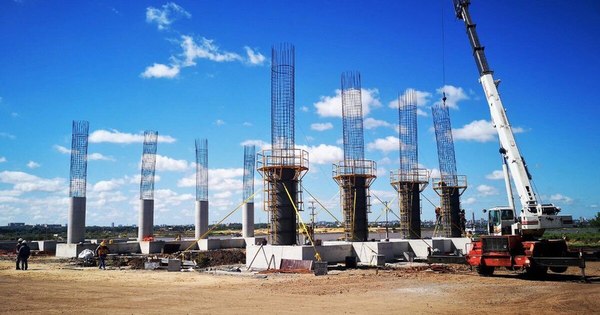 La Nación / Con la construcción de columnas avanza obra del futuro viaducto en Chaco’i