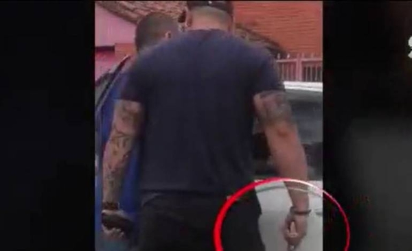 HOY / Ordenan la detención del conductor que amenazó a otro con pistola en la vía pública