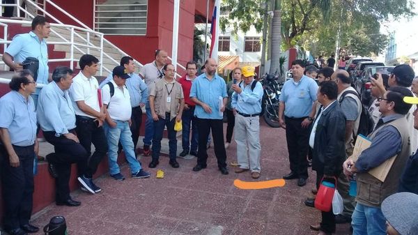Amenaza de huelga de trabajadores del Senepa en temporada de dengue  - Nacionales - ABC Color