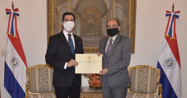 La Nación / Antonio Rivas recibió acreditación como nuevo embajador de Paraguay en Chile