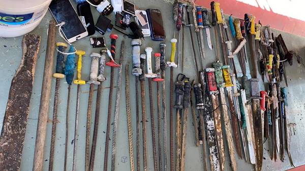 Estoques, cuchillos, lanzas y equipos electrónicos fueron hallados durante requisas – Prensa 5