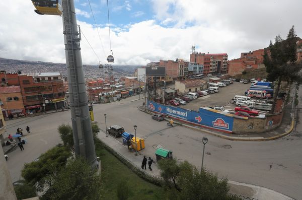 Huelga parcial de chóferes bolivianos que piden diferir el pago de sus préstamos - MarketData