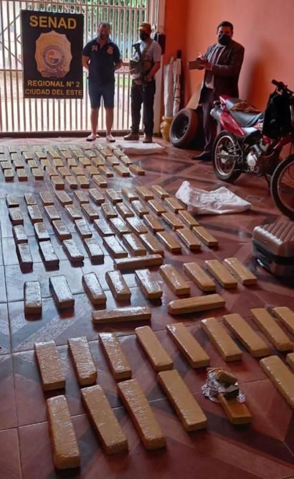 Detienen a un hombre con 100 kilos de marihuana - ABC en el Este - ABC Color