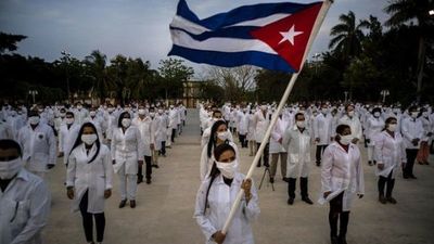 Eurodiputado Javier Nart pide a Medellín no contratar médicos cubanos