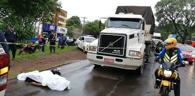 Motociclista muere al ser arrollado por un camión - ABC en el Este - ABC Color