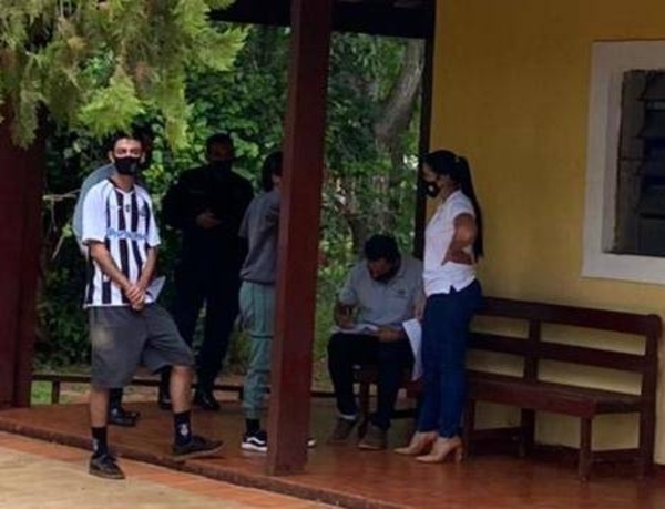 HOY / Policías de la Comisaría Torin detenidos por supuesta privación de libertad ilegal a una pareja extranjera