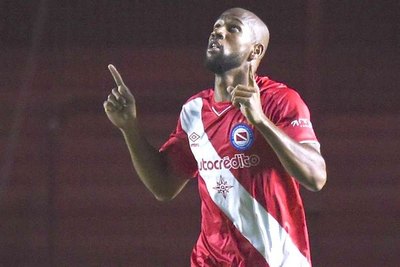 Crónica / Saúl ya está emocionado y se viene otro refuerzo