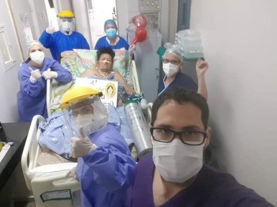 Crónica / ¡59 DÍAS EN TERAPIA! “Salió, vio a sus hijos y lloró de emoción”