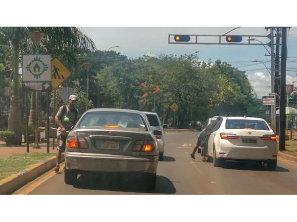 Por falta de respaldo legal en CDE no pueden prohibir a limpiavidrios