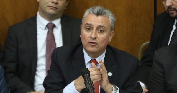 La Nación / Este gabinete está plagado de corrupción, dice Leite