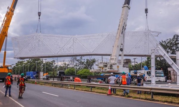 Arnoldo Wiens defiende pasarela y niega injerencia de López Moreira en licitación