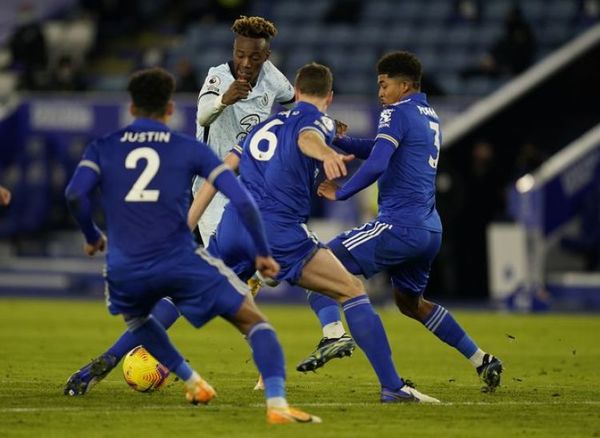 El Leicester tumba al Chelsea para situarse líder provisional