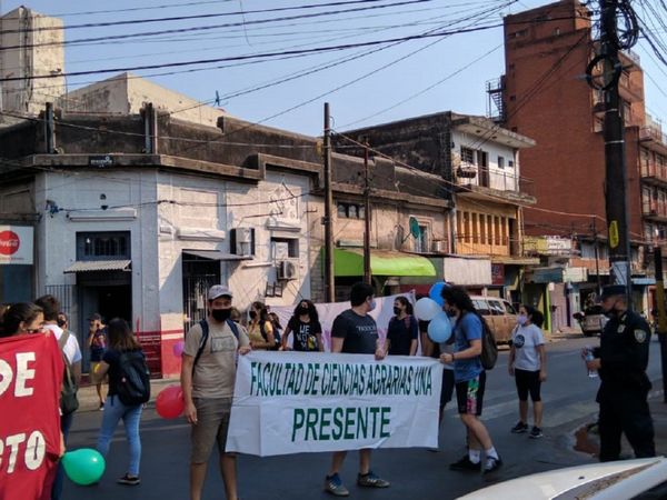Estudiantes exigen otro decreto por ilegalidades en Ley de Arancel Cero
