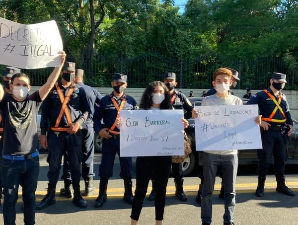 Universitarios exigen rectificación del decreto reglamentario de Arancel 0 · Radio Monumental 1080 AM