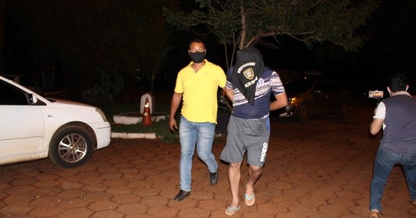 La Nación / Detienen a cuatro policías acusados de secuestrar y extorsionar a una pareja brasileña