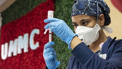 Moderna investiga un lote de vacunas tras varias reacciones alérgicas