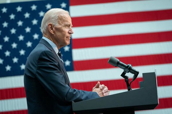 Biden asume la presidencia con nuevos decretos sobre el clima, migración y covid-19