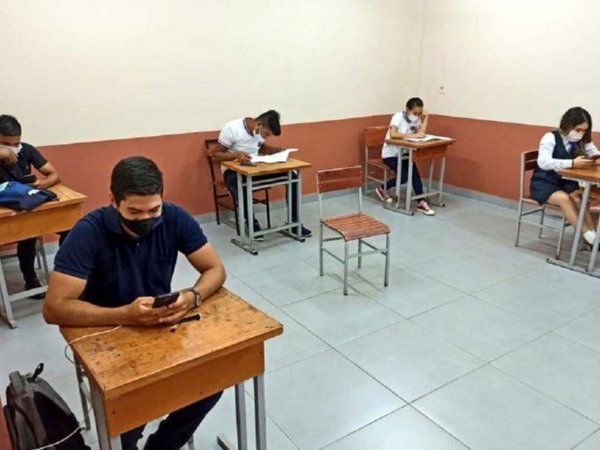 Alumnos no quieren volver en aulas viejas y destruidas