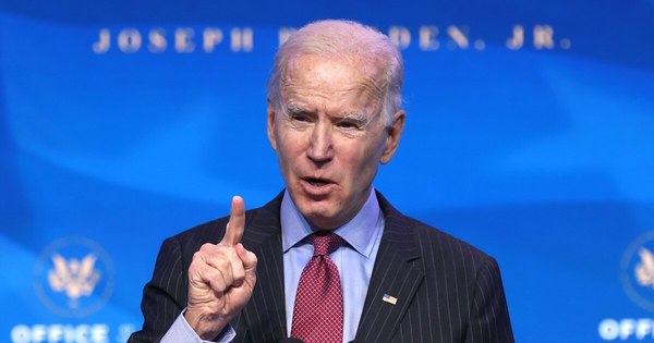 La Nación / Biden comienza su gobierno con decretos sobre el clima, migración y COVID-19