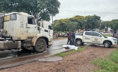 Motociclista muere tras ser arrollado por un camión