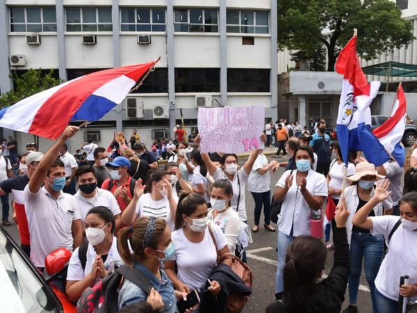 Personal de blanco pide a Salud cumplir con ley de desprecarización