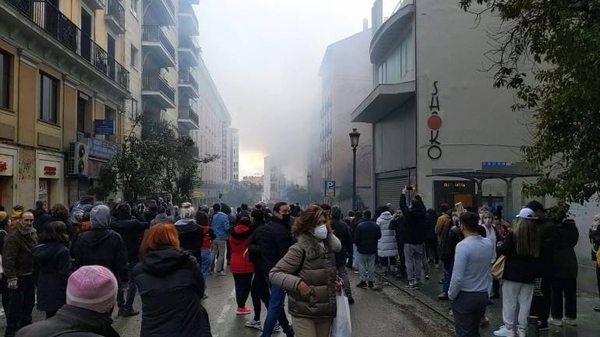 HOY / Fuerte explosión derrumba parte de un edificio en el centro de Madrid