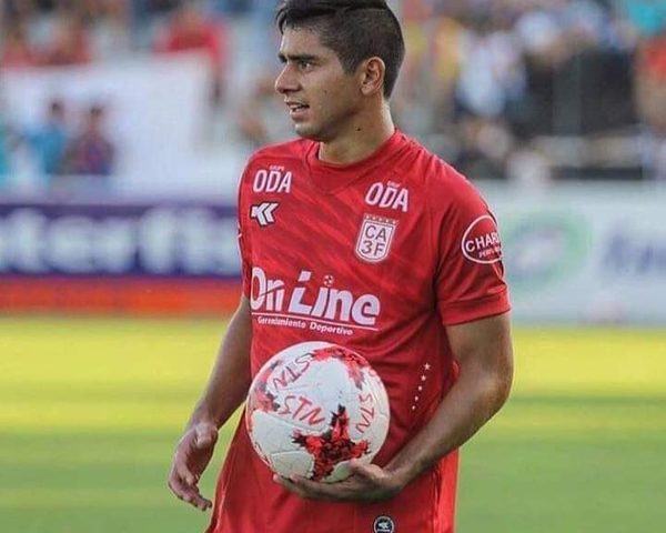 “PELE’I” GONZÁLEZ JUGARÁ POR CAPIATÁ