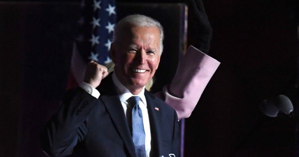 La Nación / Joe Biden toma posesión como presidente de EEUU