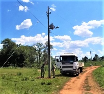 ANDE realiza electrificación e iluminación pública en comunidad indígena de Pindo’i