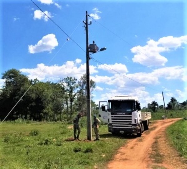 ANDE realiza electrificación e iluminación pública en comunidad indígena de Pindo’i