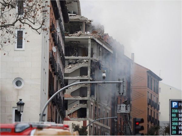 Rescatan a sacerdotes paraguayos de explosión en edificio de Madrid