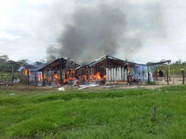 Loreto: Familia queda en la calle tras incendio
