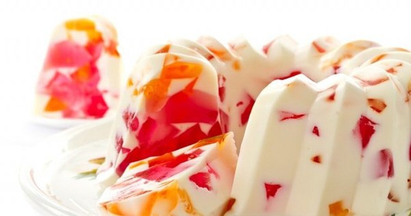 La Nación / Receta LN: “gelatina de mosaico con crema”, una propuesta colorida y deliciosa