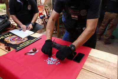 Detuvieron a una mujer con dosis de droga en su poder en el barrio Republicano - Megacadena — Últimas Noticias de Paraguay