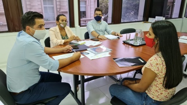 Reciben 460 solicitudes de revisión de examen de becas Itaipu-Becal