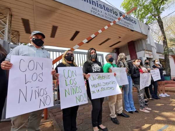 Hijo de pastor amenazó con "hacer volar la cabeza" de denunciantes si el papá va preso, señalan