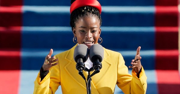 La Nación / Joven poetisa negra causa sensación en la investidura de Biden en EEUU